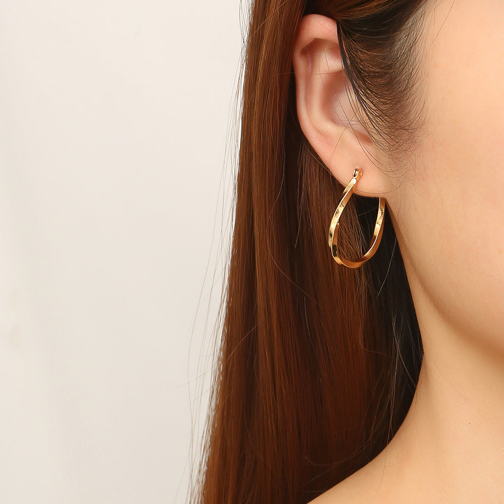 Twisted Wire U-Shaped Oorhanger